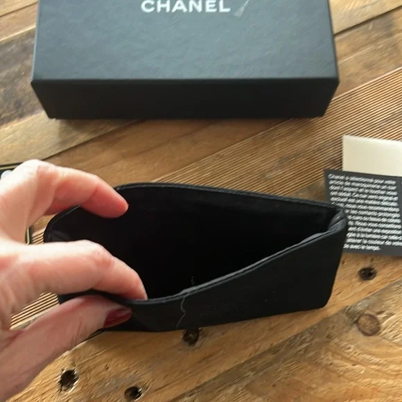 Authentic CHANEL card holder with original box, pouch and cards - Picture 9 of 13